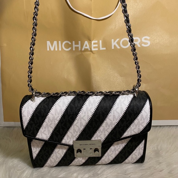 Michael Kors Flap Shoulder Bag in Black Multi - Picture 4 of 9